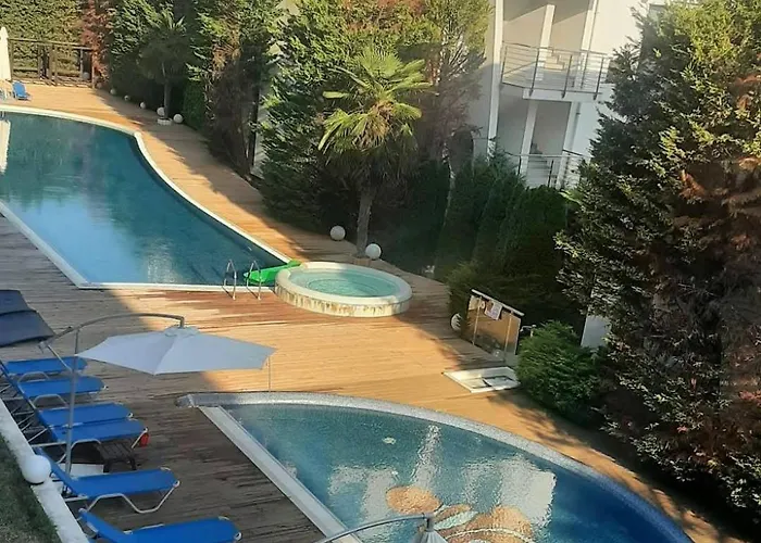 двустаен * Ahyolu